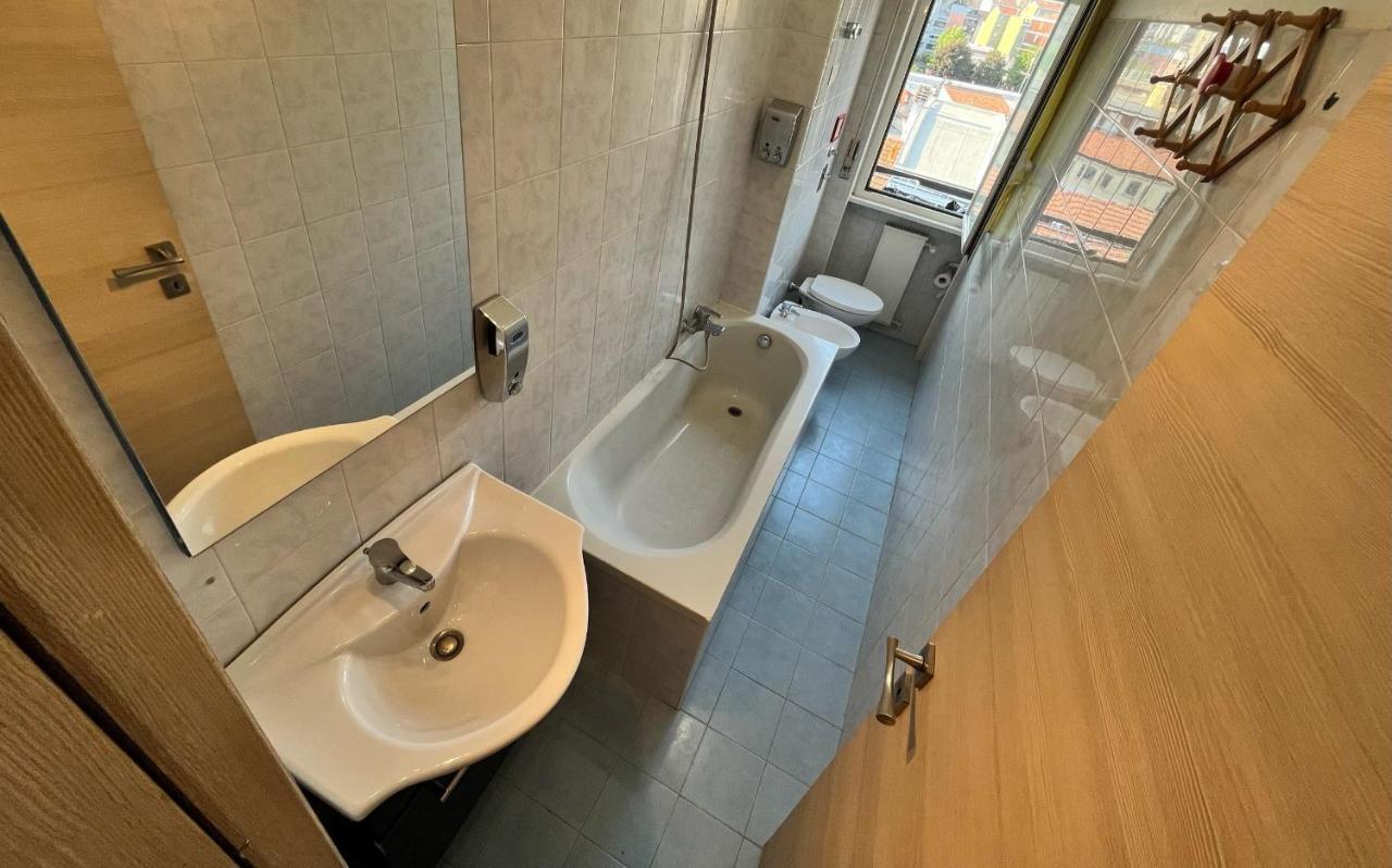 Milan Adrian Apartments Екстер'єр фото